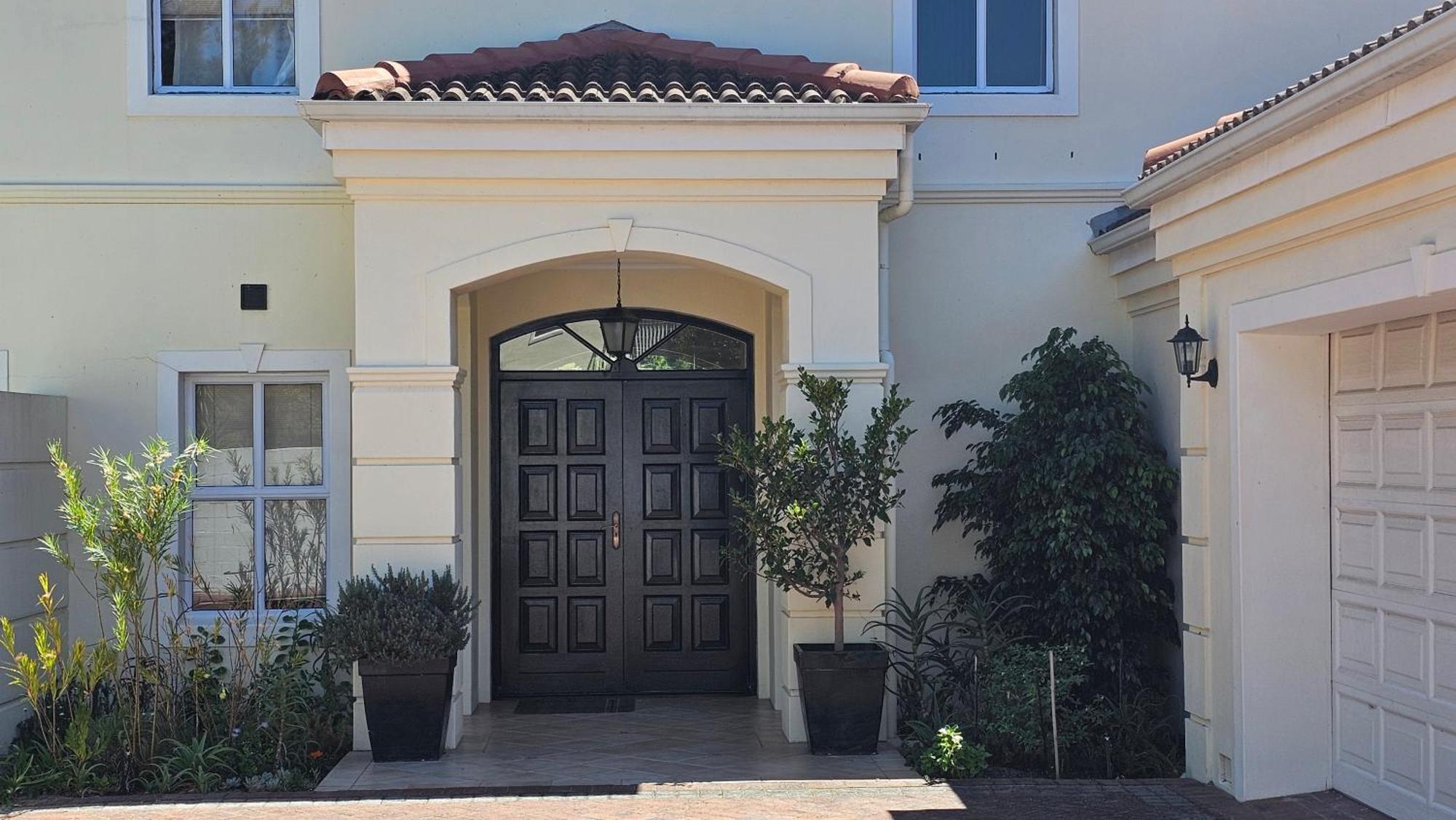 Villa Luxury Family Near With Grill And Workspace