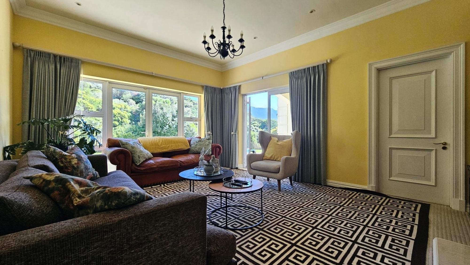 Luxury Family Near With Grill And Workspace Cape Town