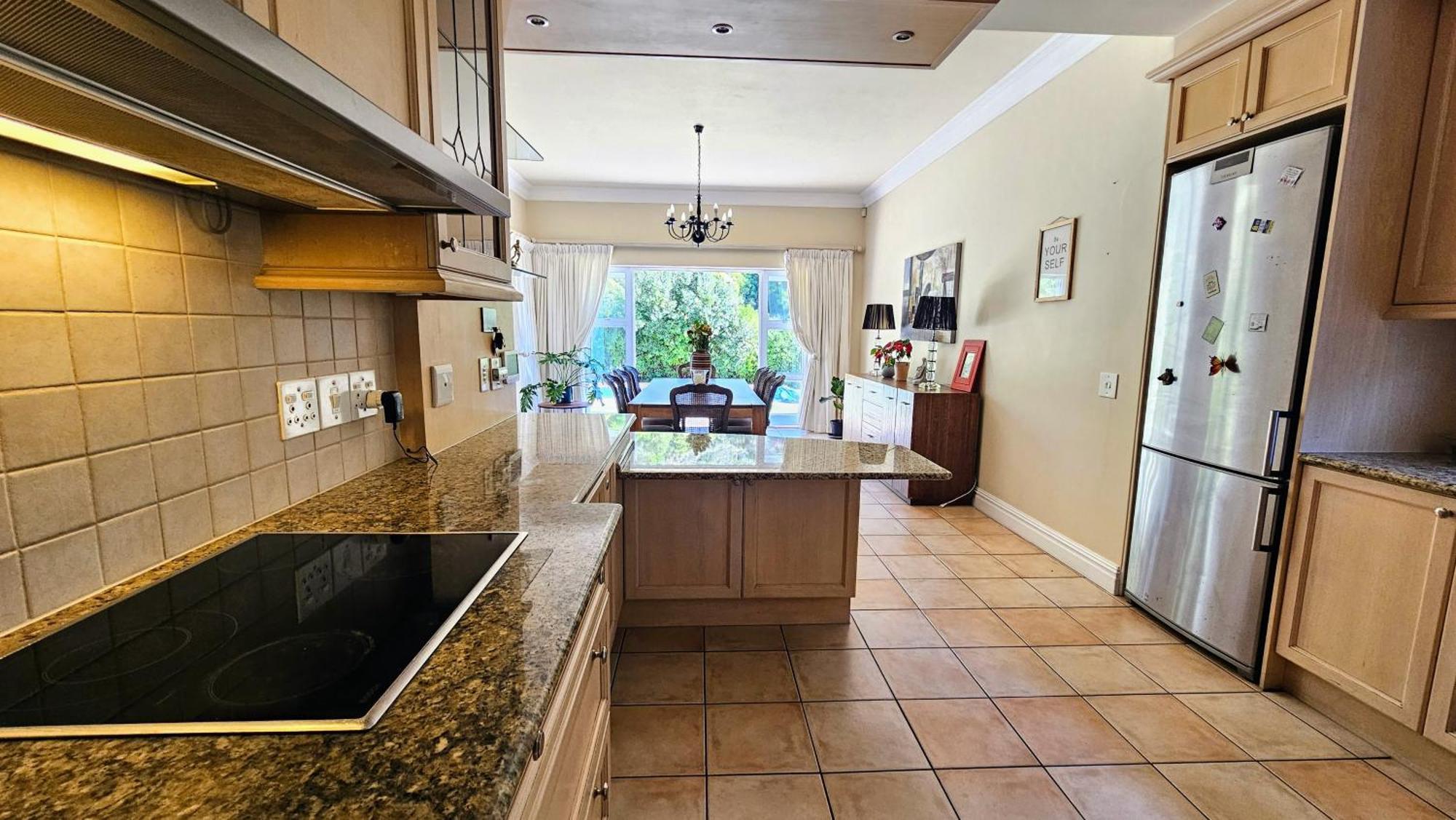 Luxury Family Near With Grill And Workspace